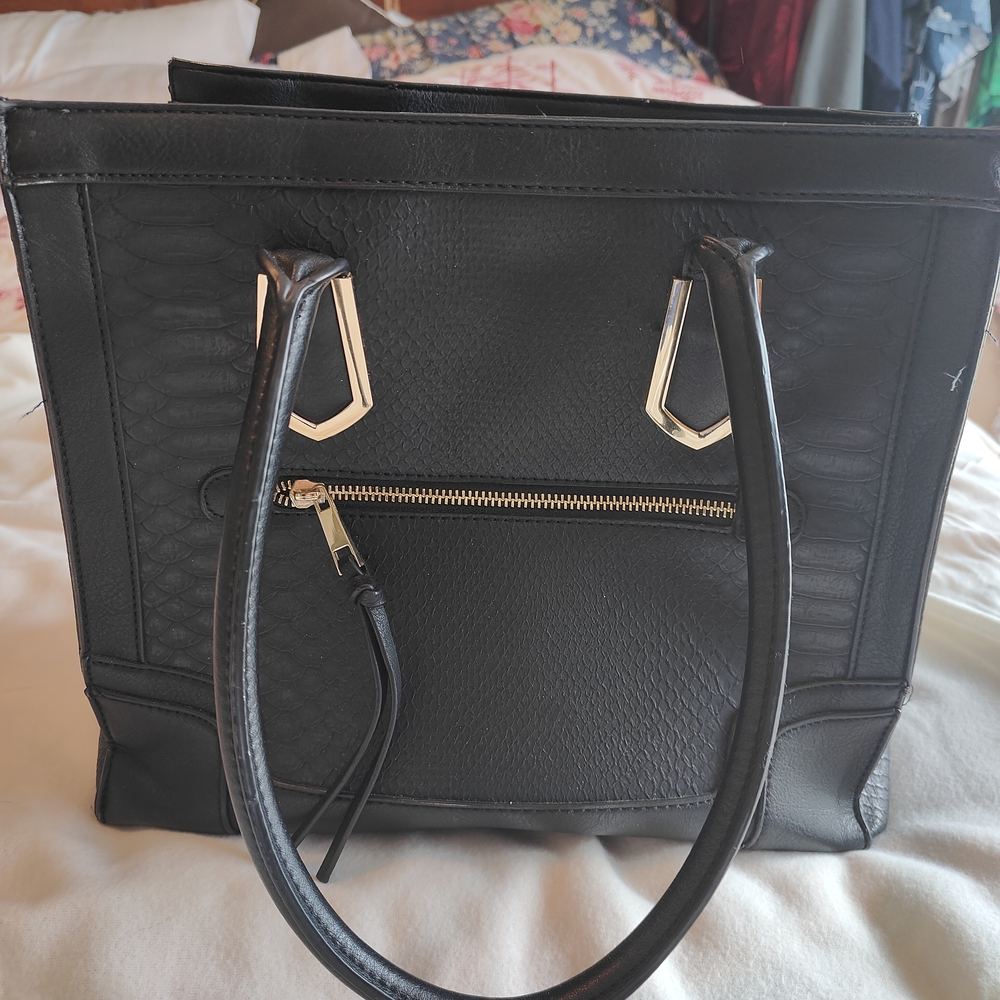 Mossimo Supply Co. Black Tote with Gold Details – Chic Everyday Bag